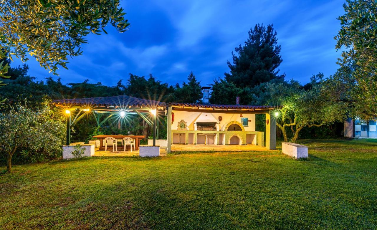 Villa Hrisavgi Nikiti  Buitenkant foto